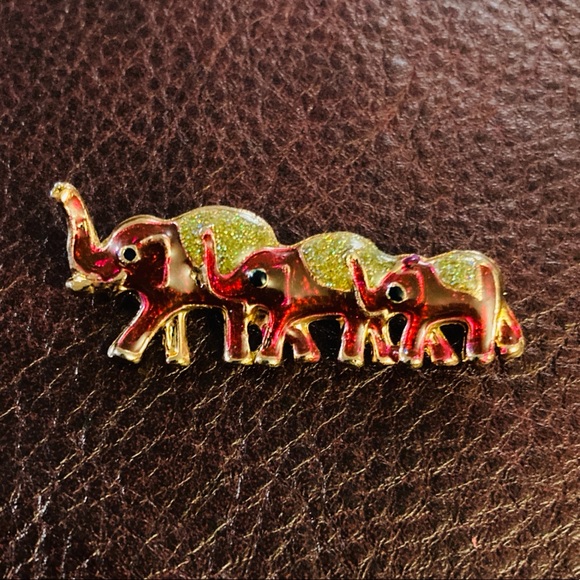 Jewelry - Three Pink Elephants Brooch